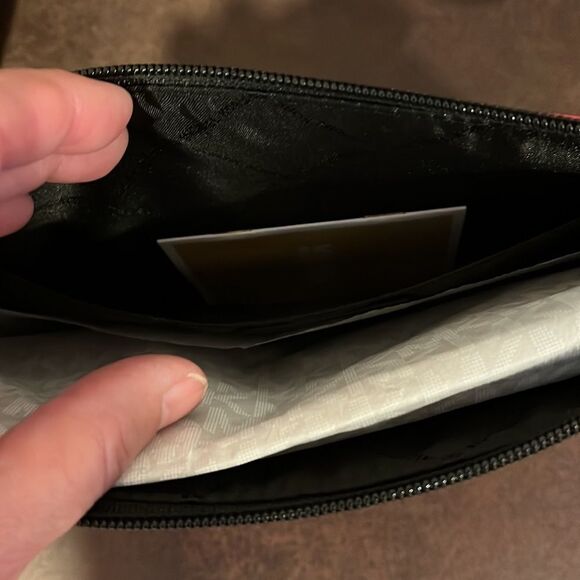 NWT Michael Kors wristlet - Picture 4 of 6